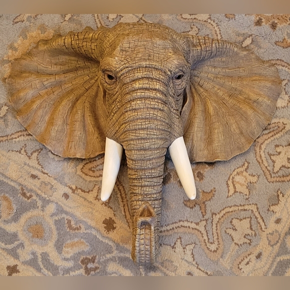 Design Toscano Lord Earl Houghton's Elephant   Wall Sculpture - Picture 1 of 11